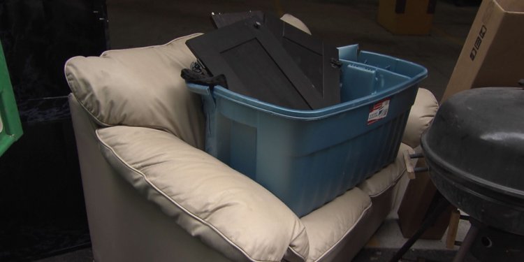 Buyer beware: Police urge caution to junk removal customers | CTV